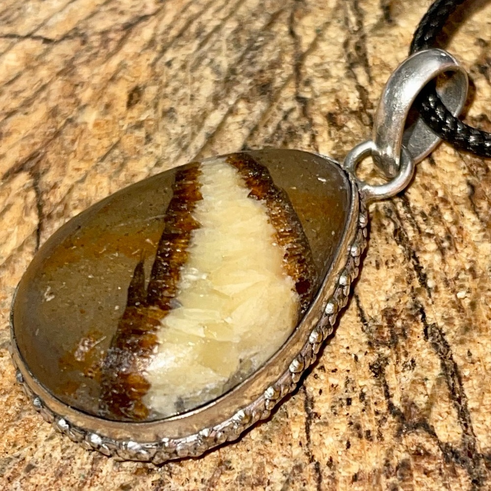 Septarian Nodule Dragon Stone Pendant 1 7/8” - Picture 10 of 10
